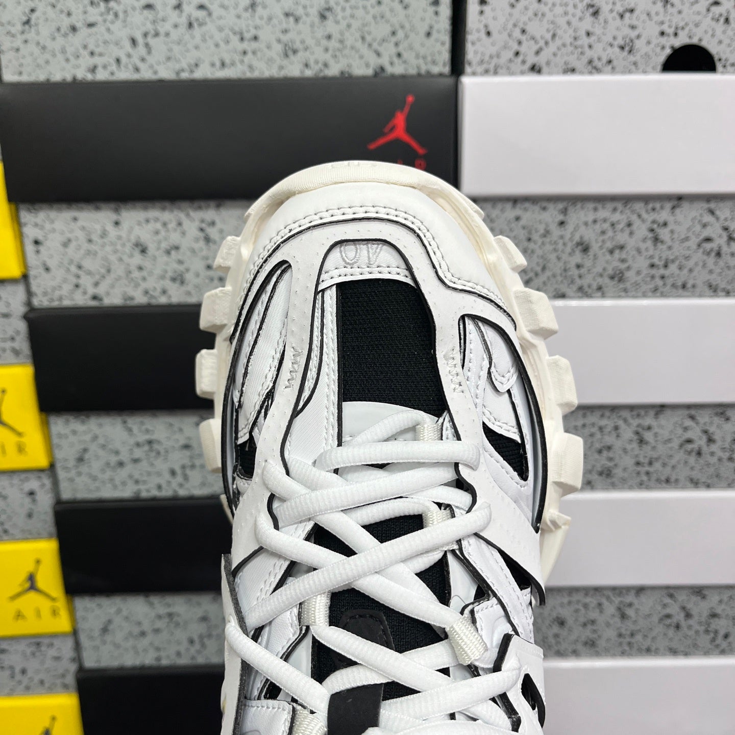 BLG Track Black White