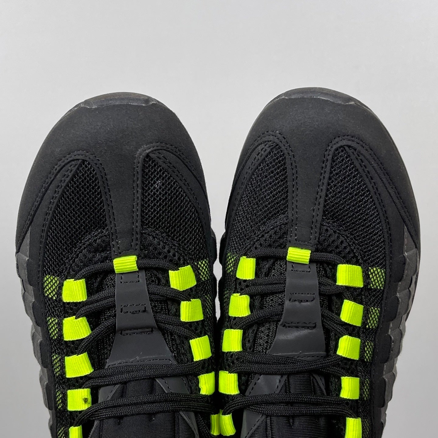 95 Black Neon