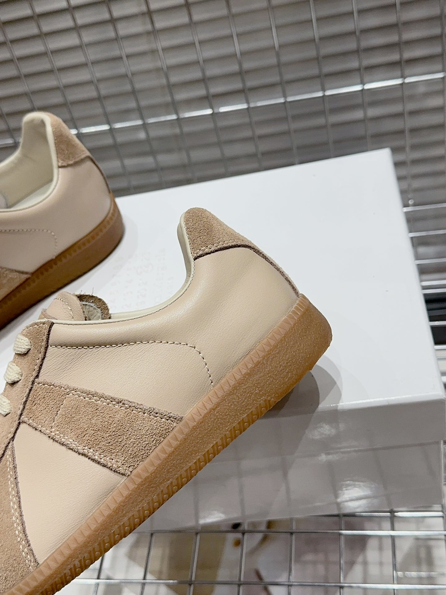Maison Kahki Gum Sole