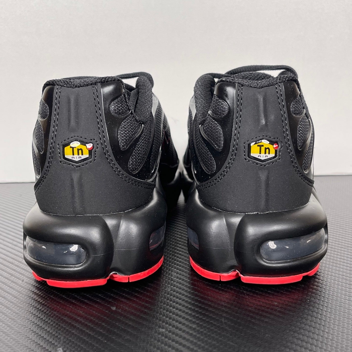 TN Black Red