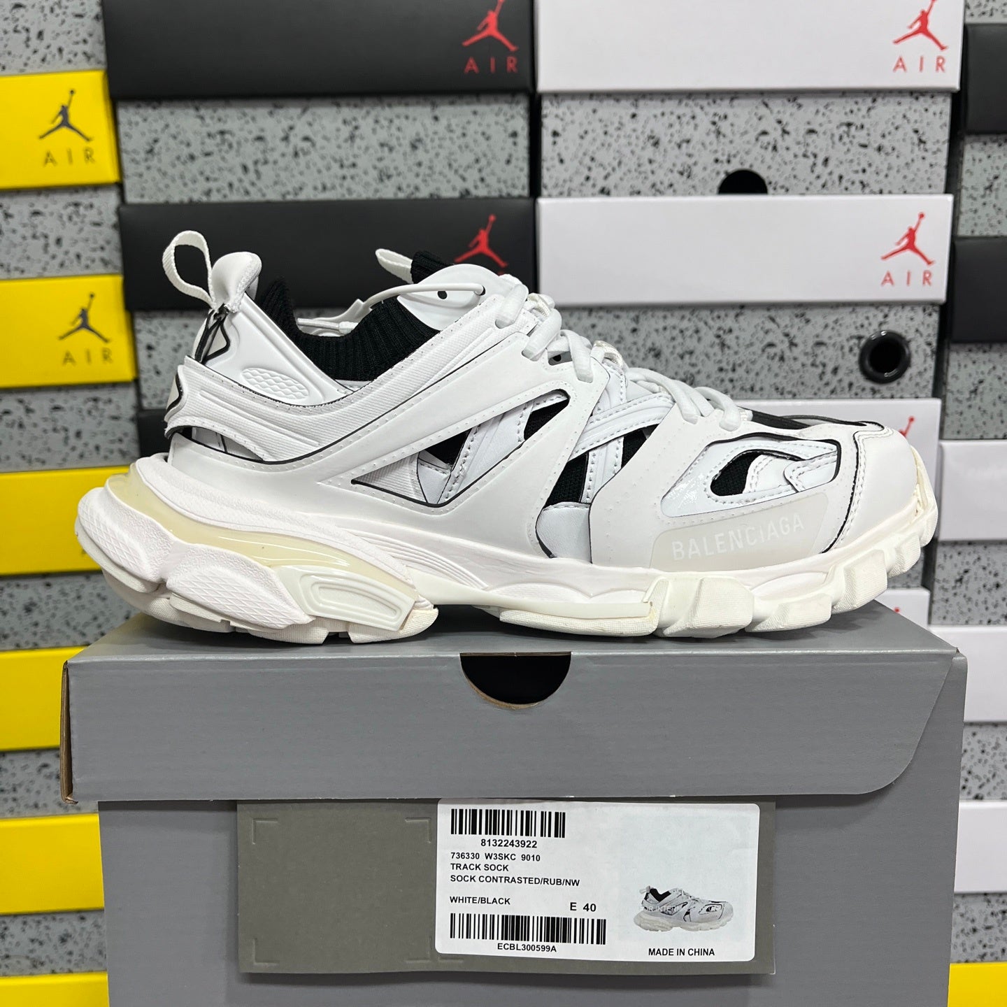 BLG Track Black White