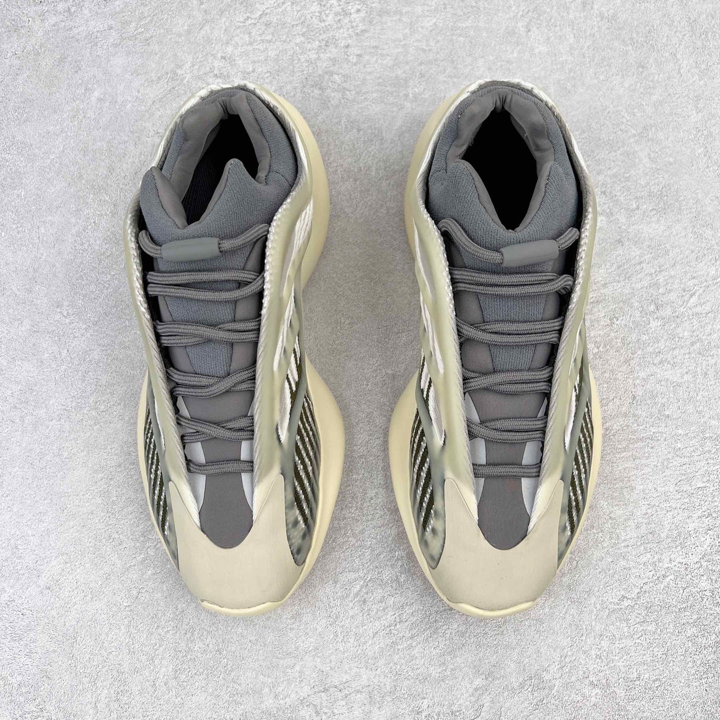 700 V3 Fade Salt