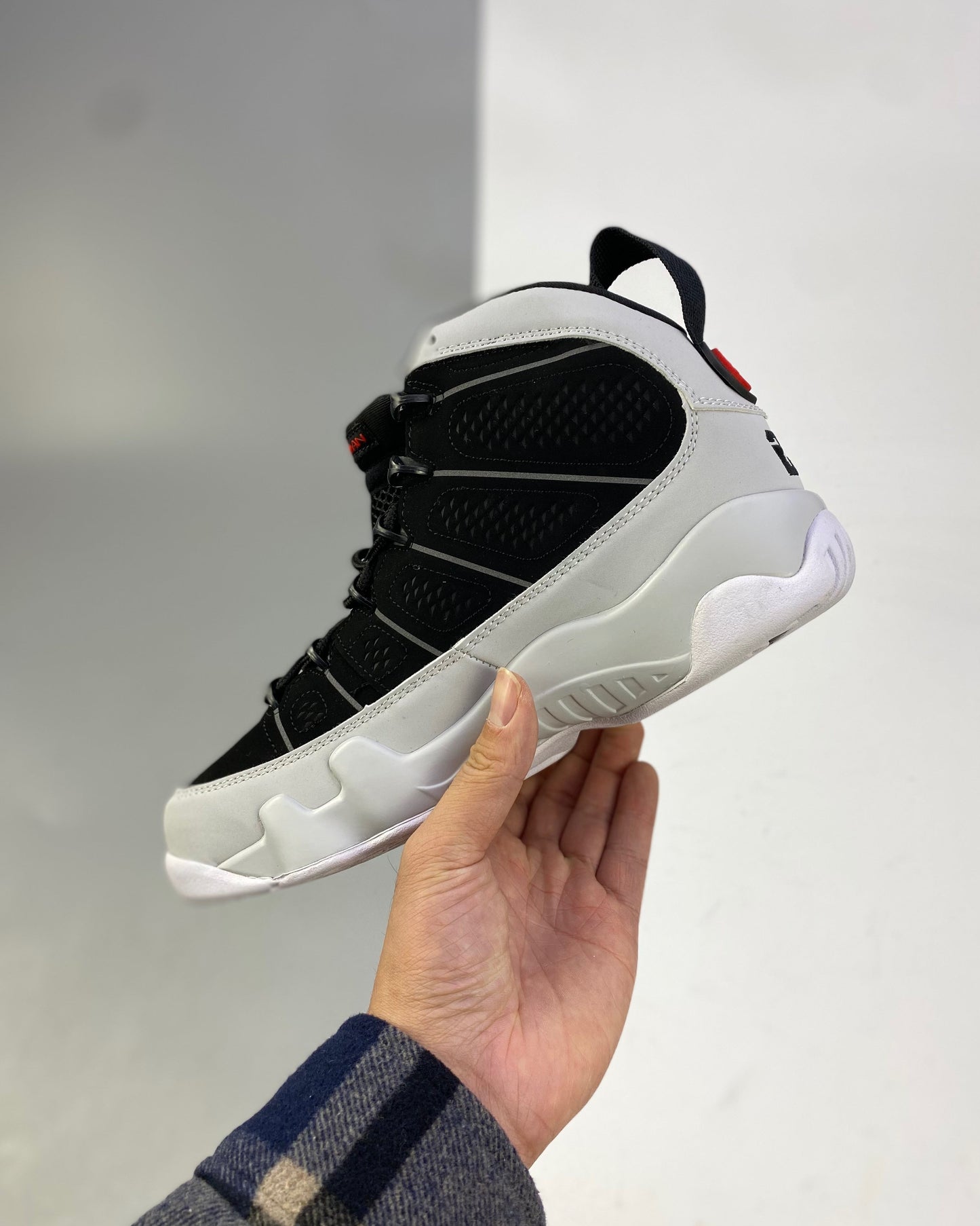 AJ9 Black and White