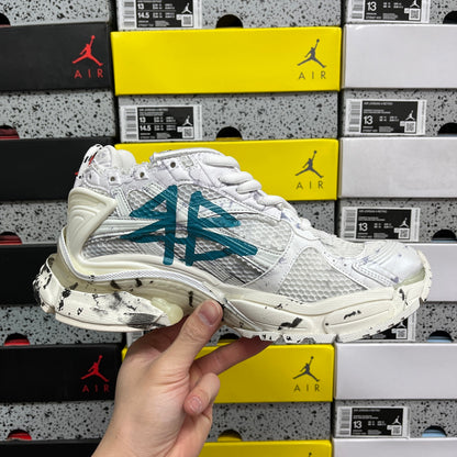 BLG Runner Graffiti White Blue