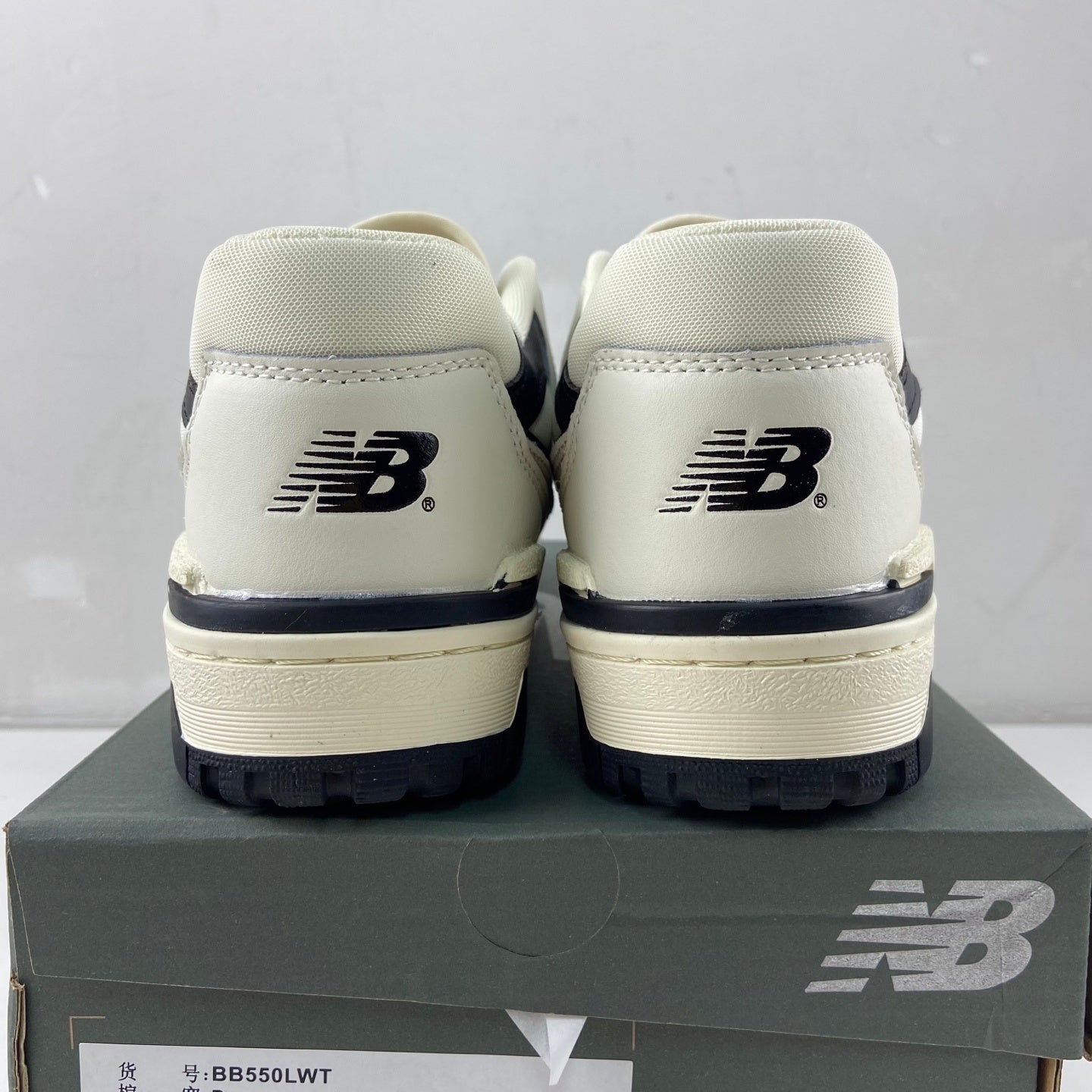 550 Vintage White and Grey