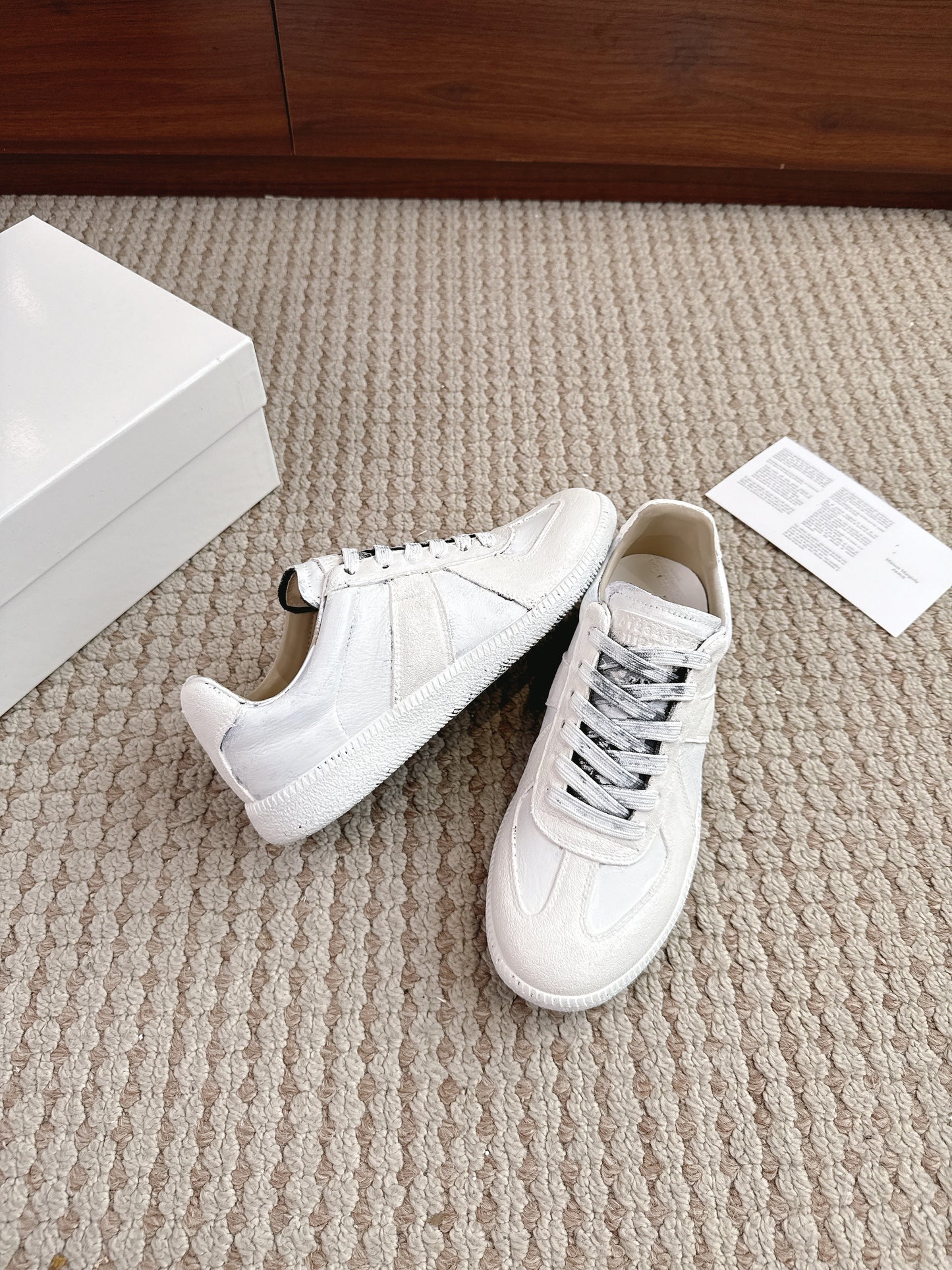 Maison Full White Paint Laces