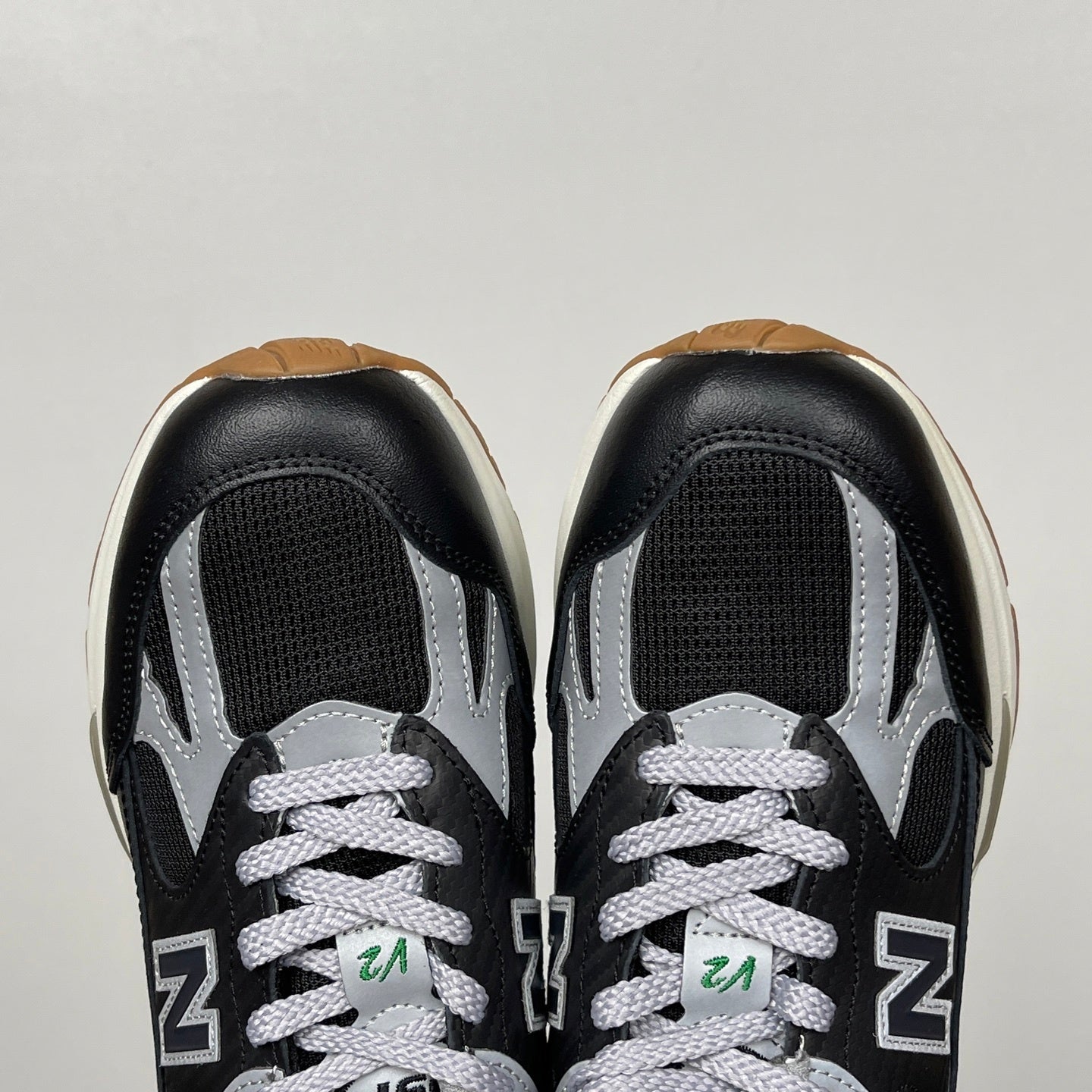 990 Black Grey