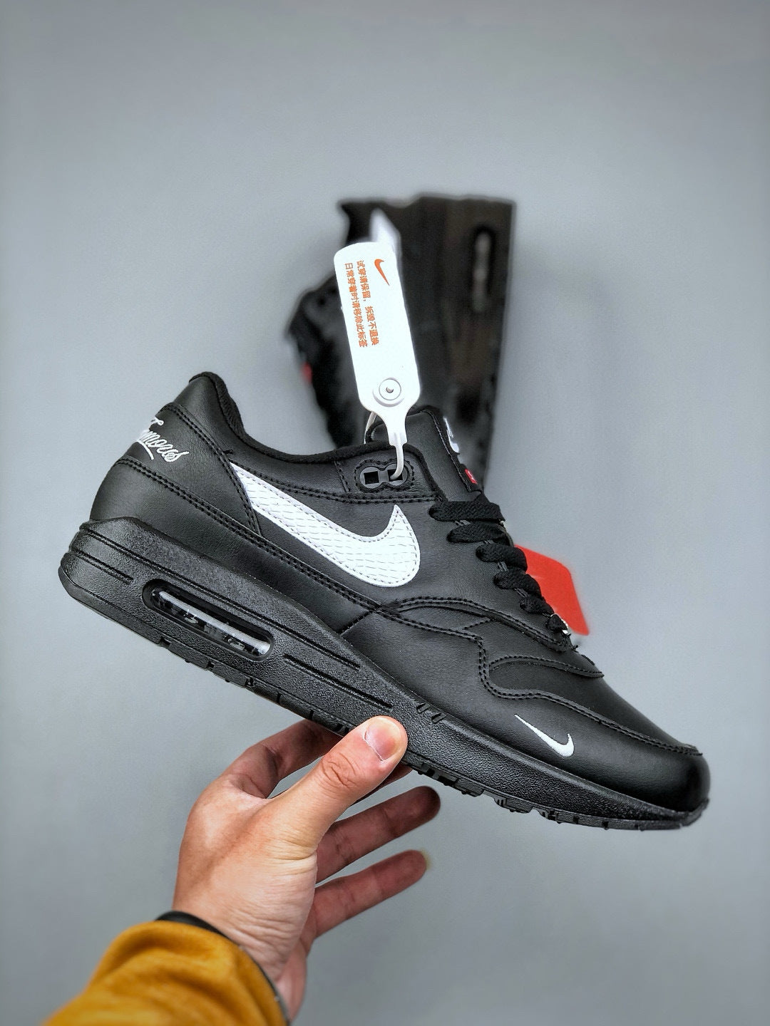 Air Max 1 Supreme Black White