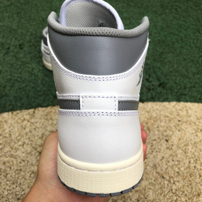 AJ1 MID Neutral Grey