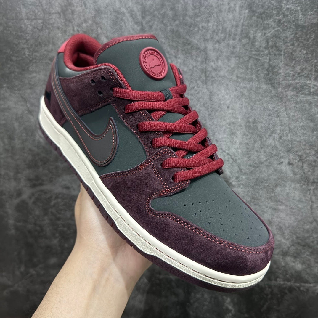 Dunk SB Riot Skateshop