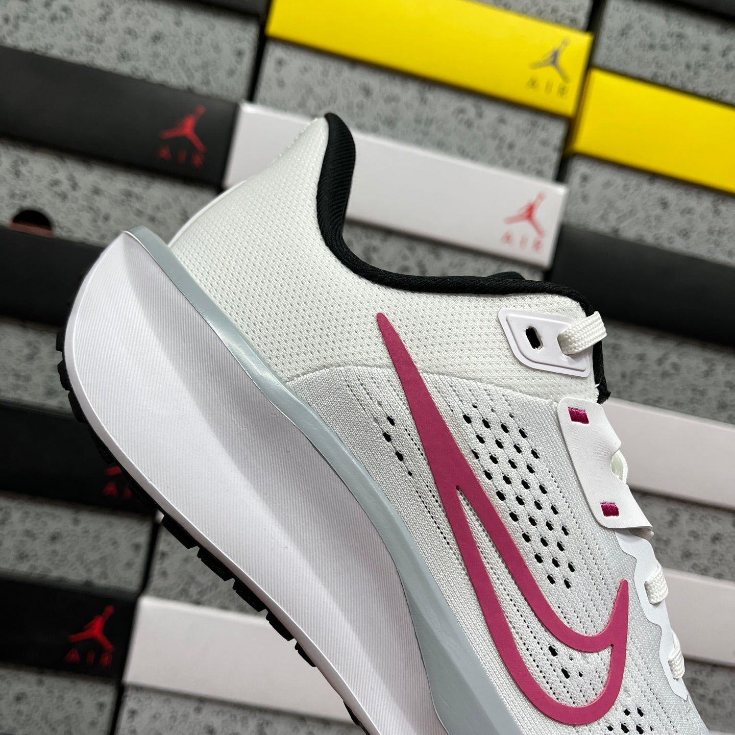 Quest 6 White