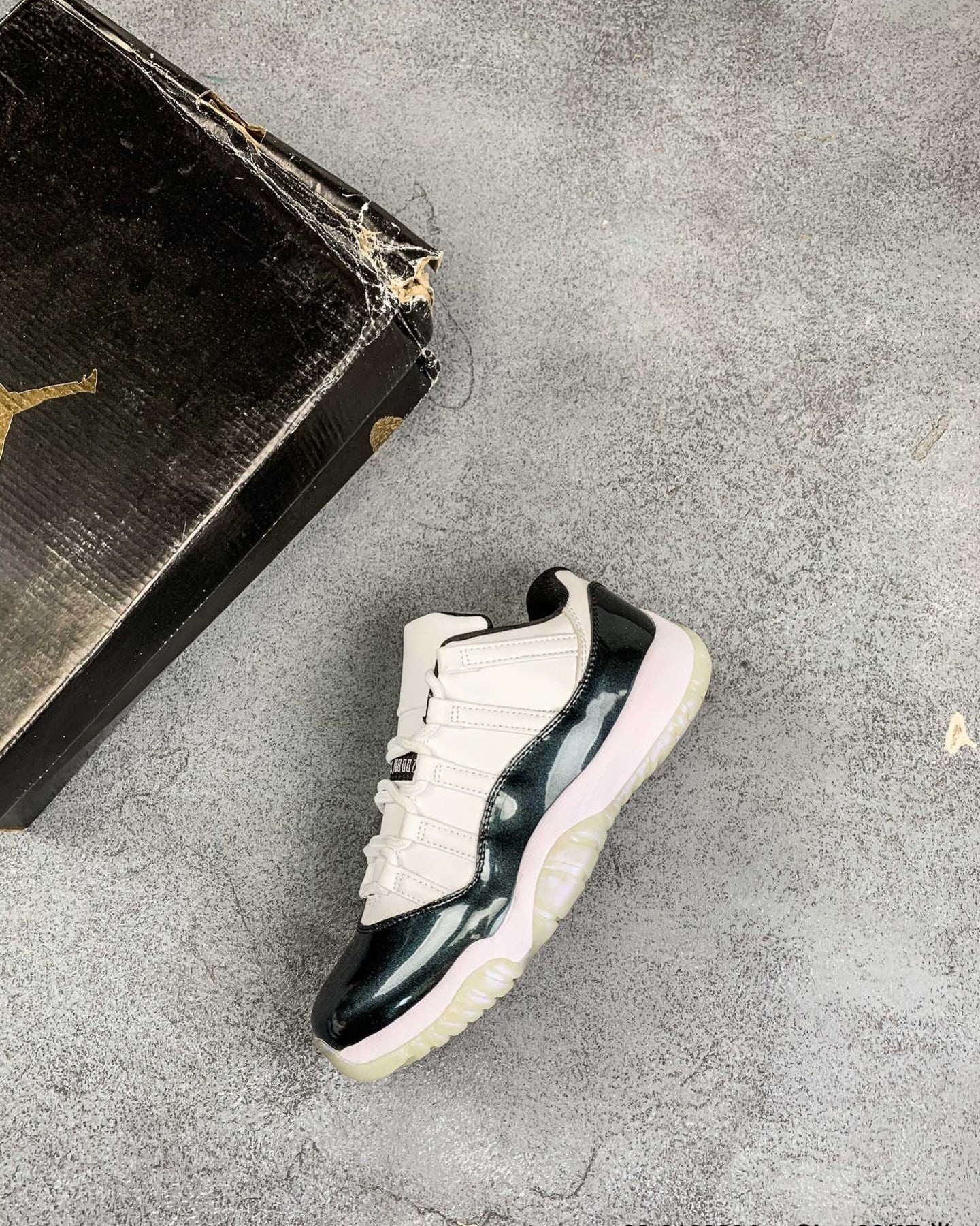 AJ11 Easter Low Green