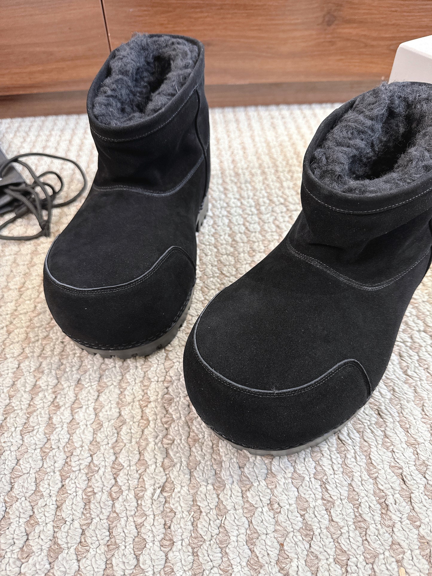 BLG Alaska Suede Boots Black