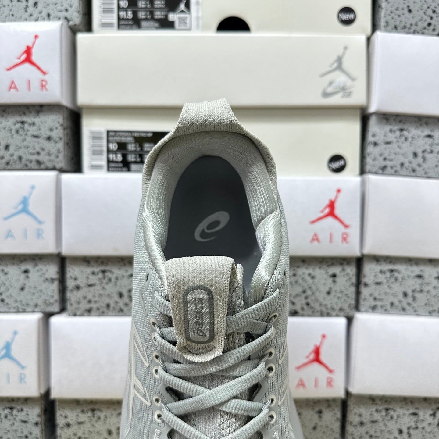 GEL-NIMBUS 28 Grey