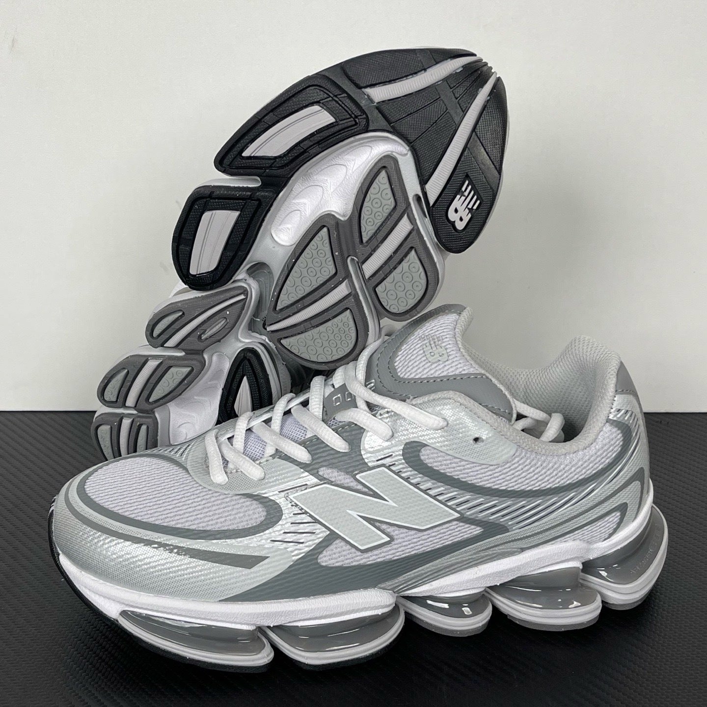 2000 ABZORB White/Silver Metallic/Castlerock