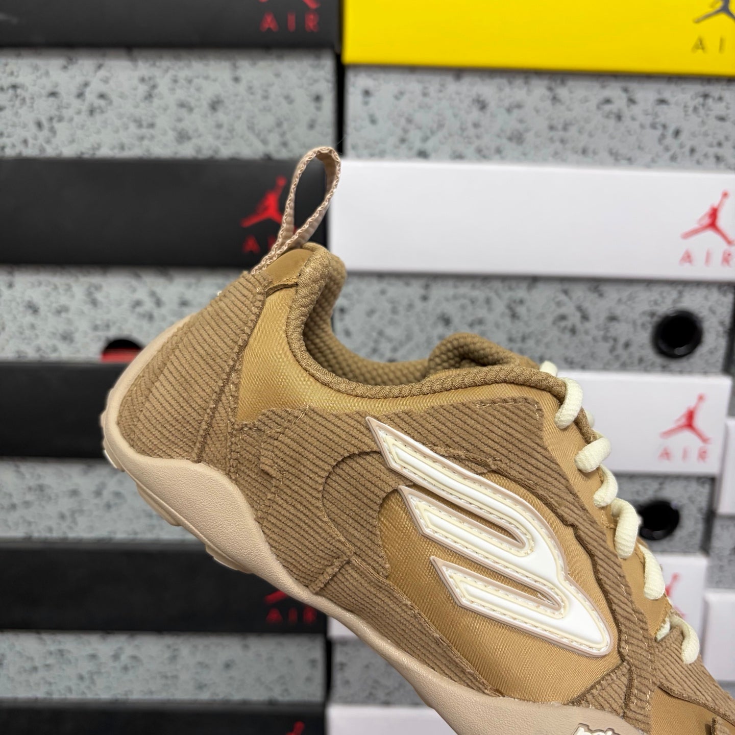 BLG Monday Ultra Beige