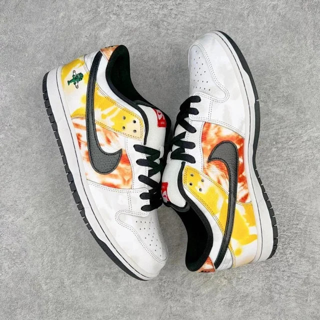 Dunk SB Raygun Tie-Dye White