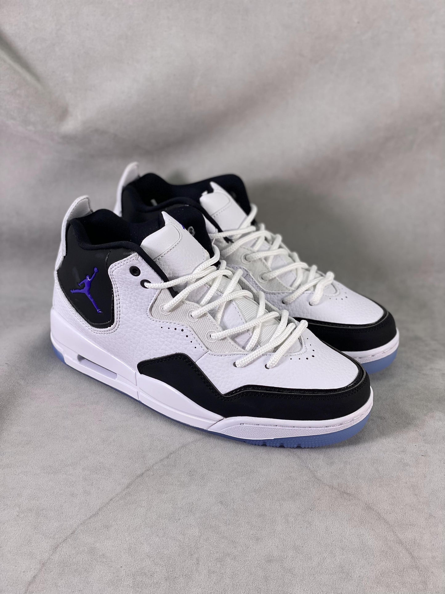 23 White Dark Concord Black
