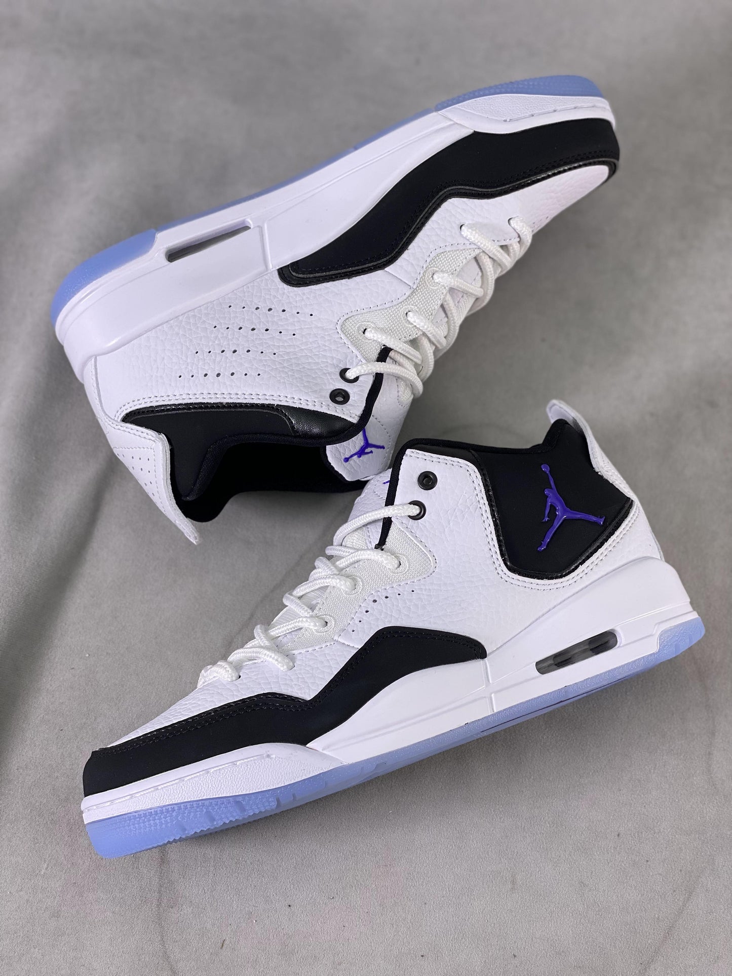 23 White Dark Concord Black