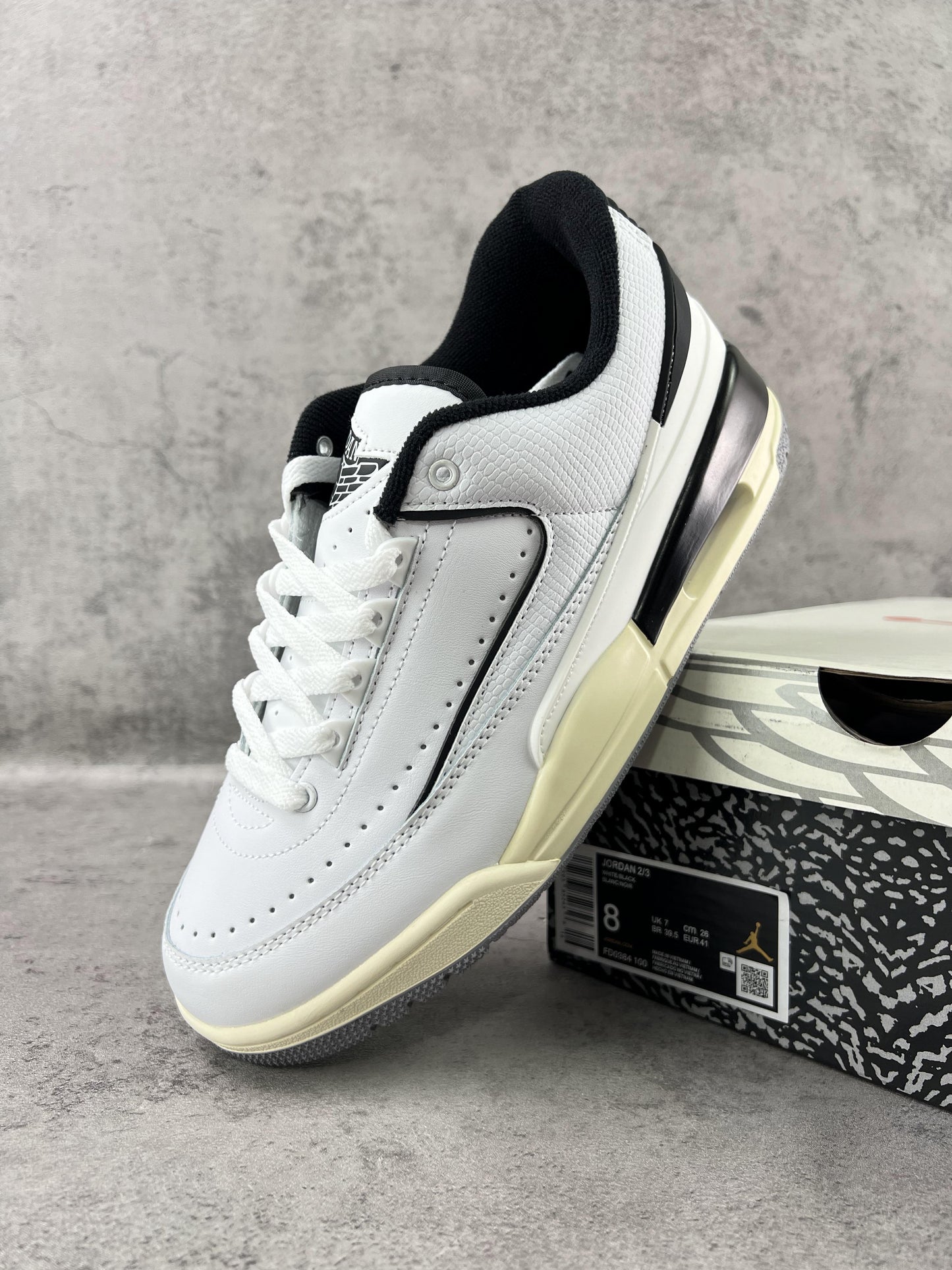 23 WHITE & BLACK