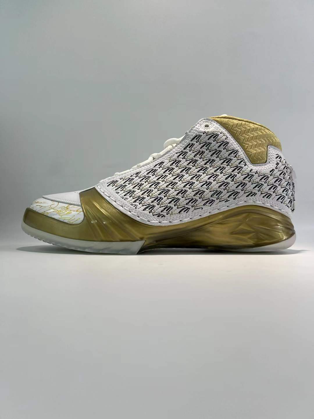 23 Retro x Trophy Room