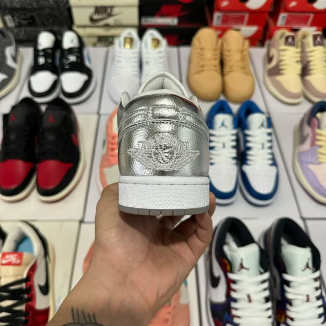 AJ1 Low SE Metallic Silver