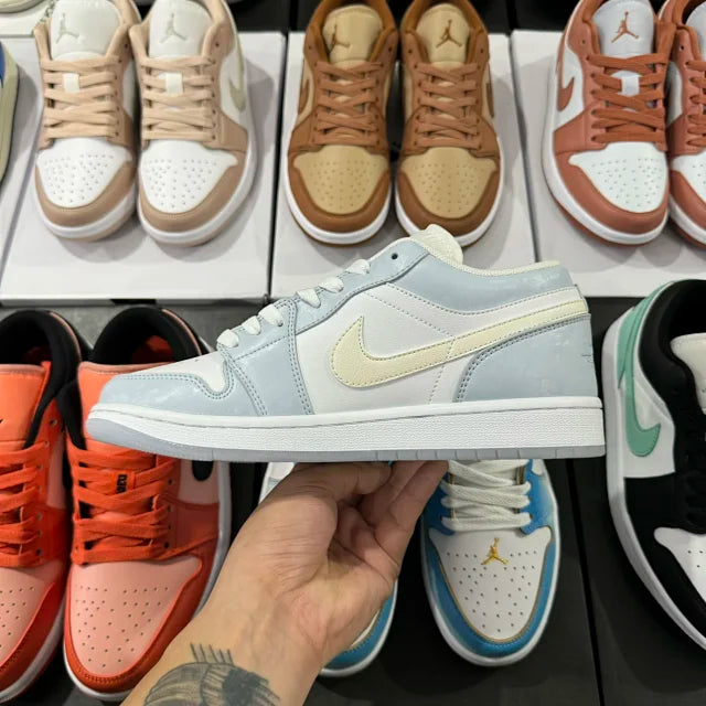 AJ1 Low Paw Print