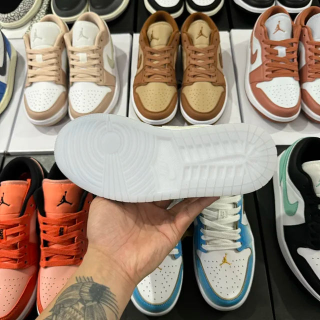 AJ1 Low Paw Print
