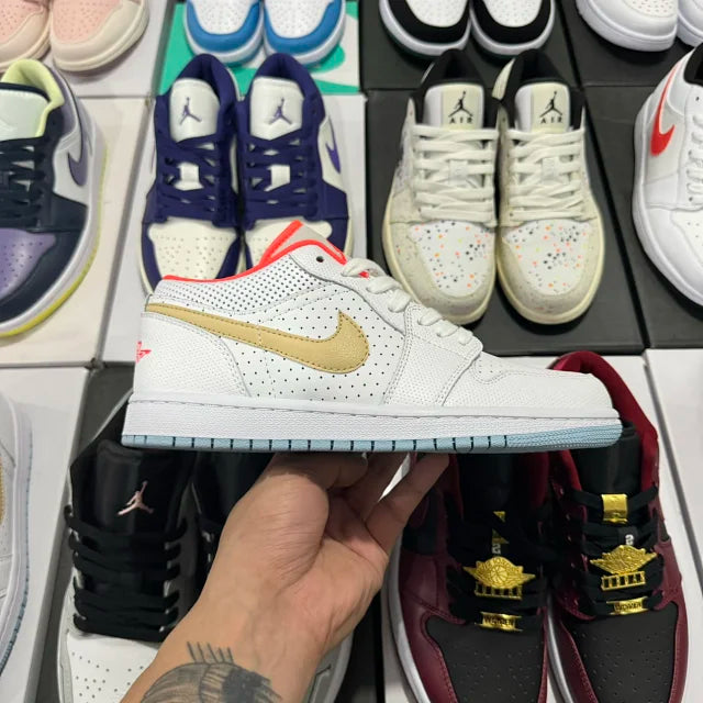 AJ1 Low White/Sesame/Flash Crimson