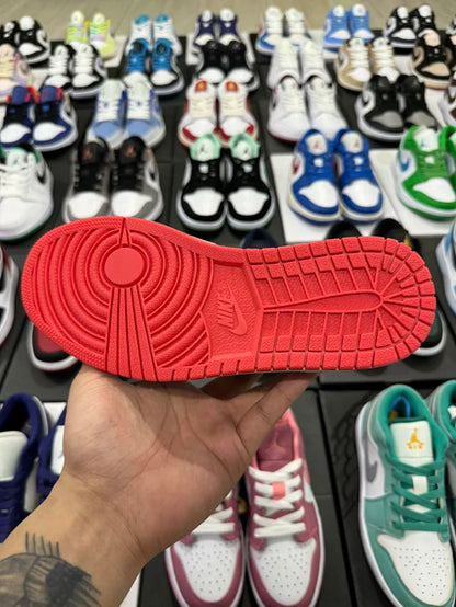 AJ1 Low