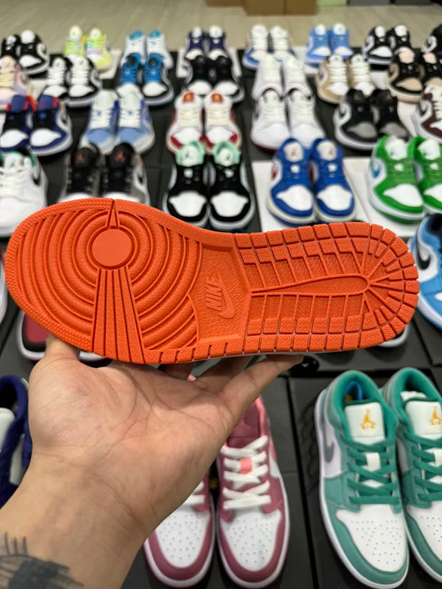 AJ1 Low