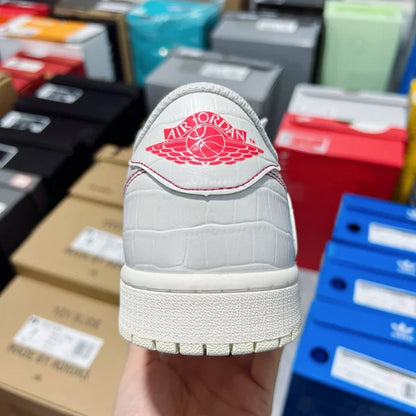 AJ1 Low