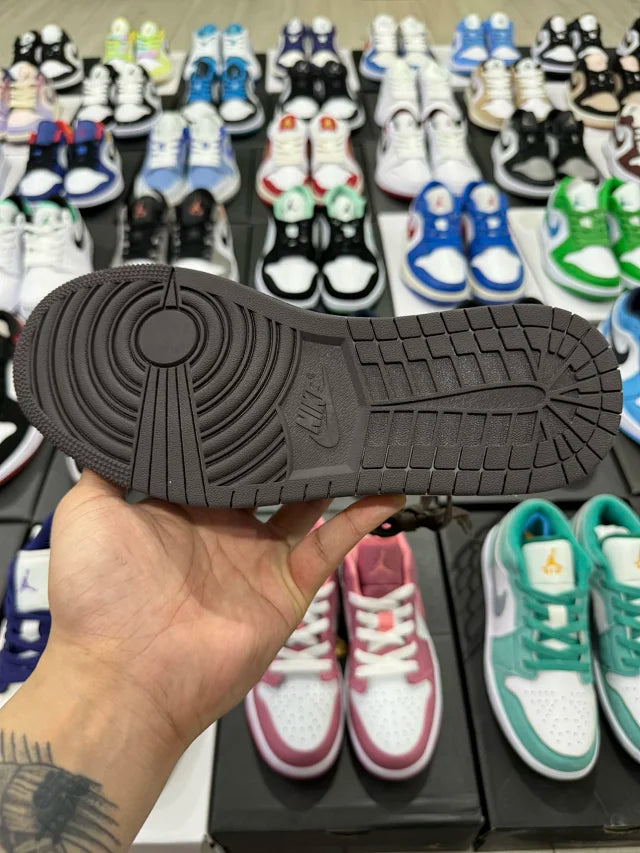 AJ1 Low