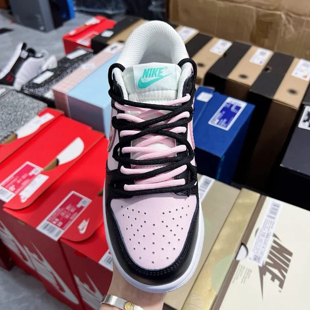 Dunk SP Black And Pink