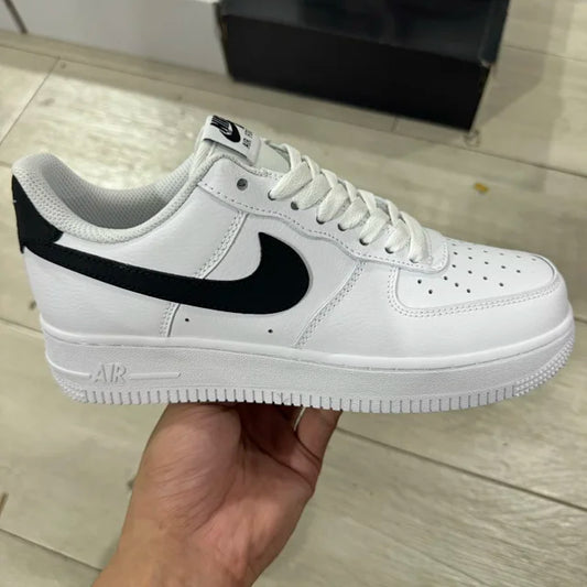 AF1 BLACK/WHITE