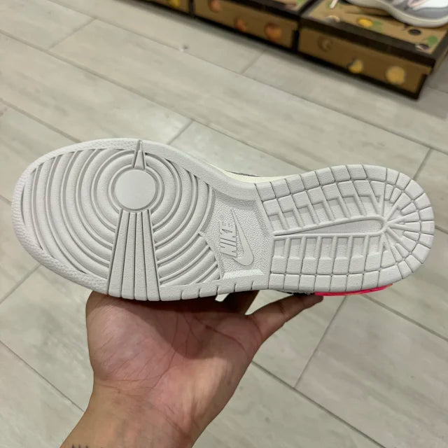 Dunk Low Off No. 16