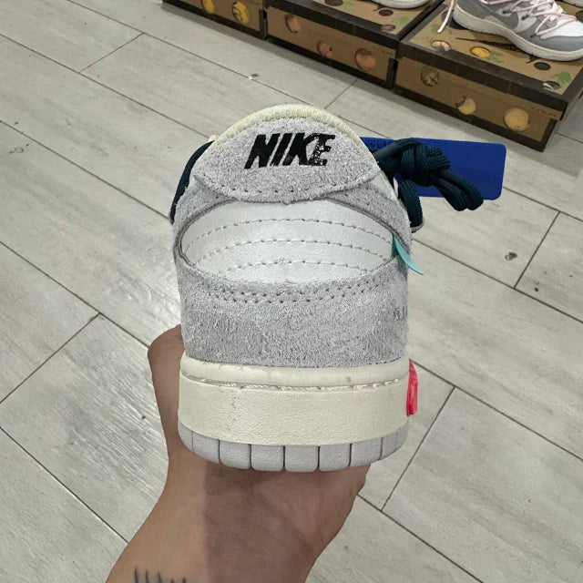 Dunk Low Off No. 16