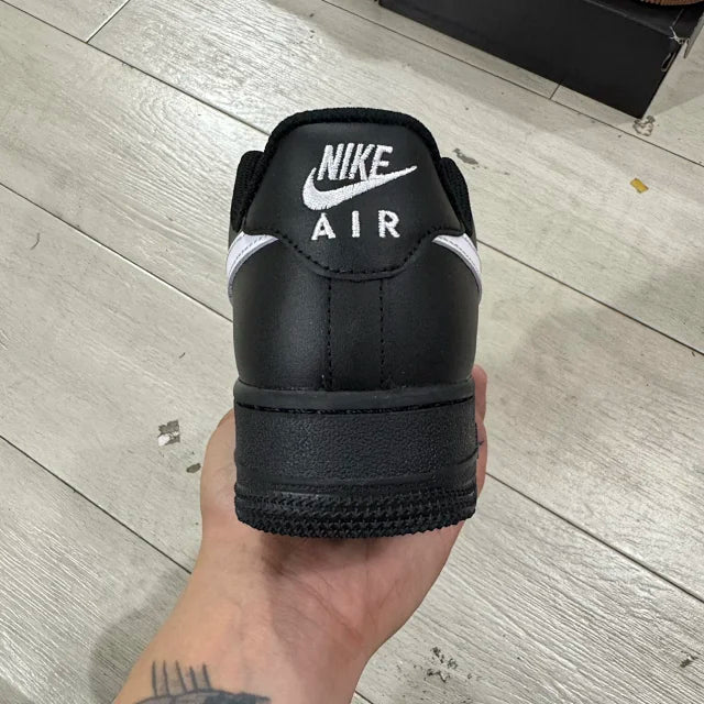 AF1 07 Black/White