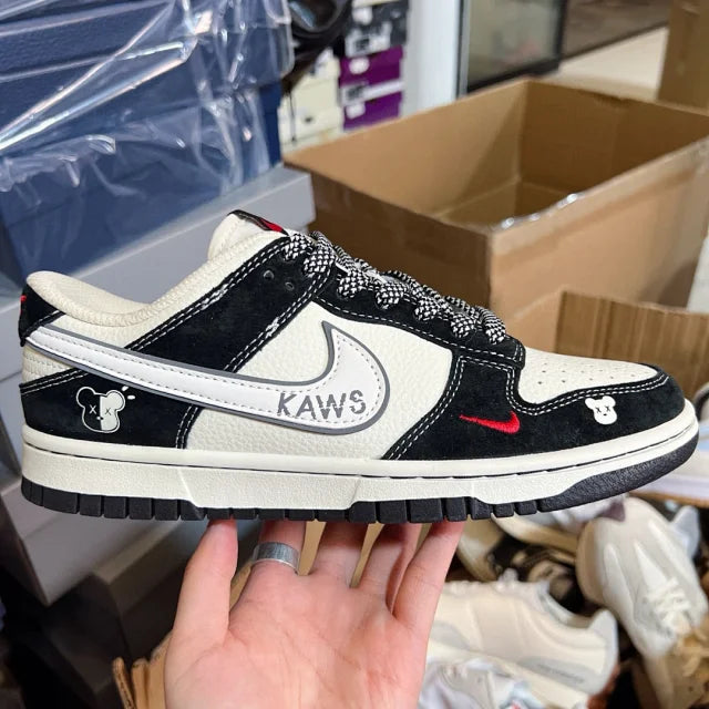 Dunk x Kaws