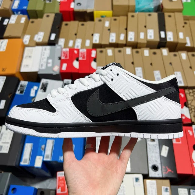 Dunk SB TIGHTBOOTH