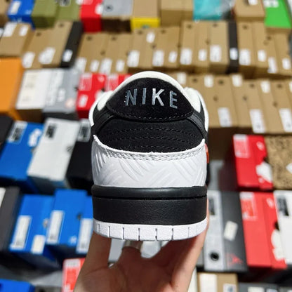 Dunk SB TIGHTBOOTH