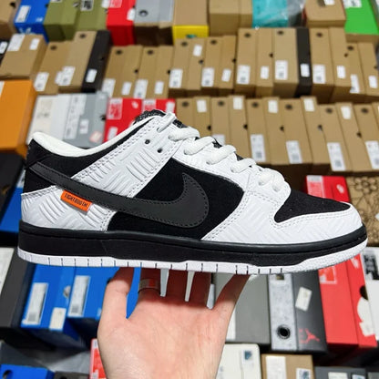 Dunk SB TIGHTBOOTH