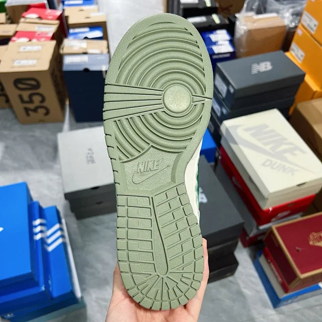 Dunk SP Green And White