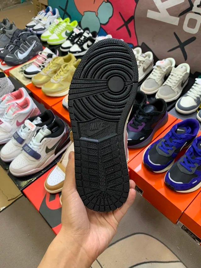AJ1 Low