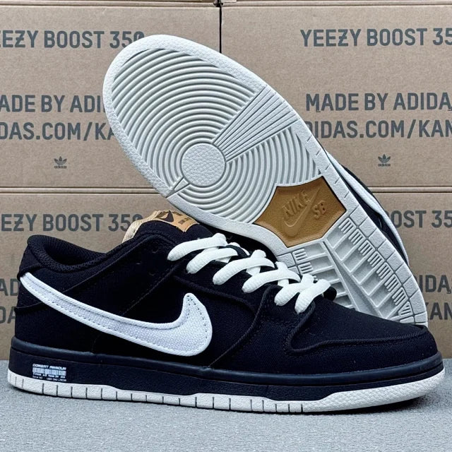 Dunk SB Black And White