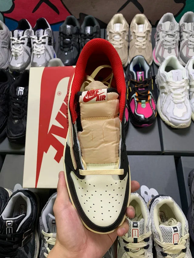 AJ1 Low Travis Scott Red
