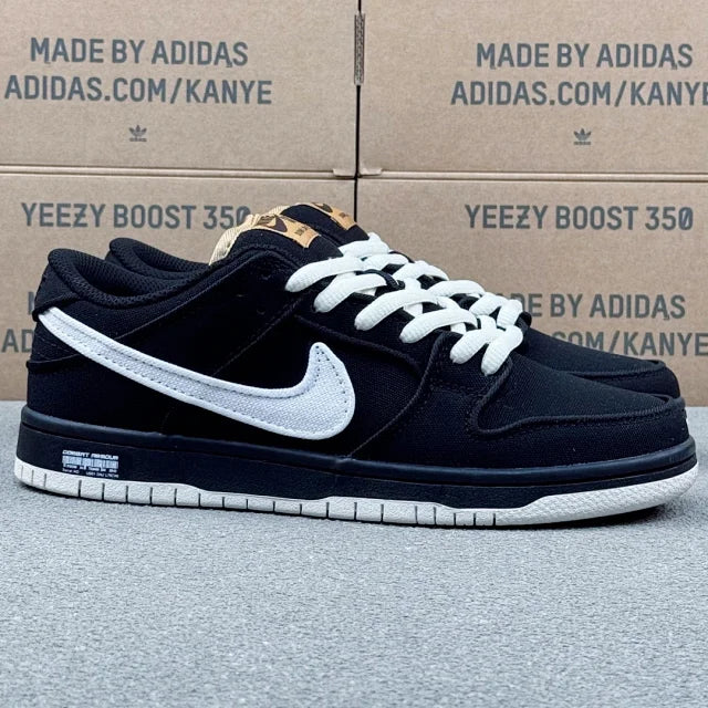 Dunk SB Black And White