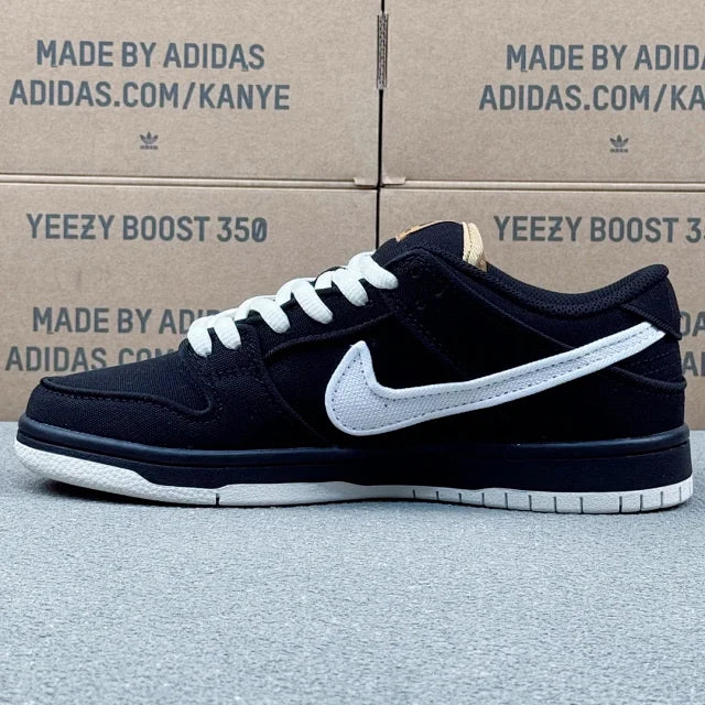 Dunk SB Black And White