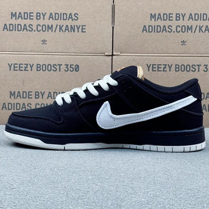 Dunk SB Black And White