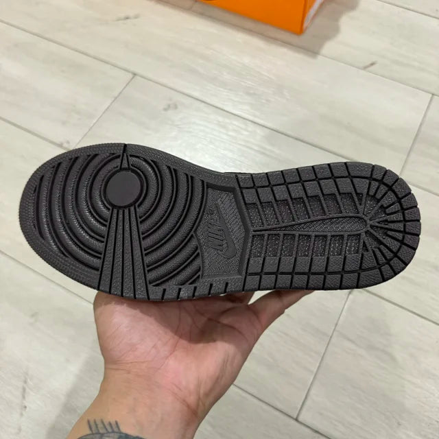 AJ1 Low x LV Greey